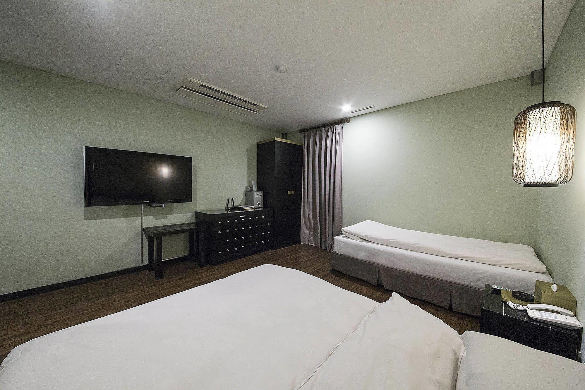 Mate Hotel Seoul Gimpo Bagian luar foto
