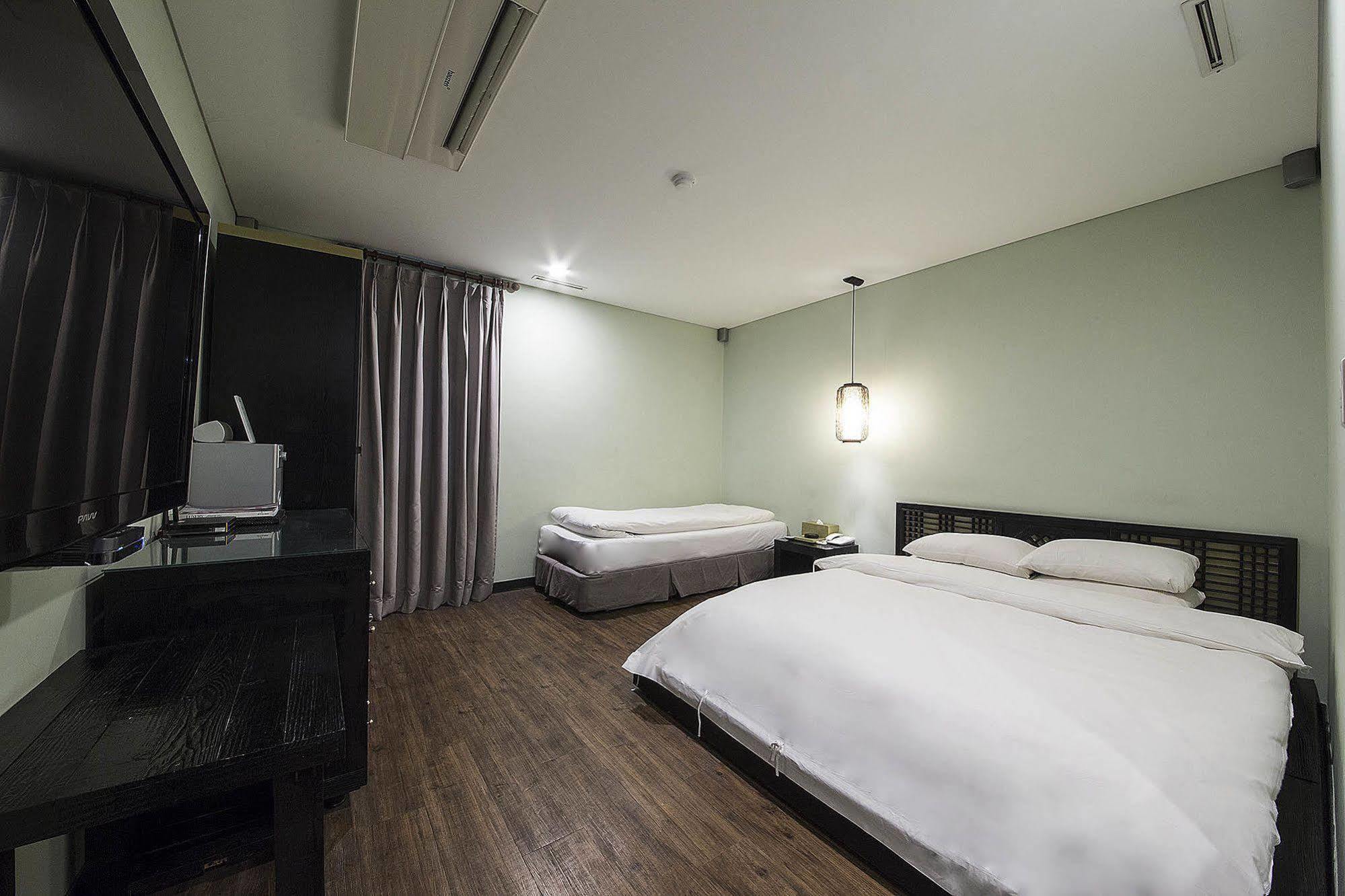 Mate Hotel Seoul Gimpo Bagian luar foto
