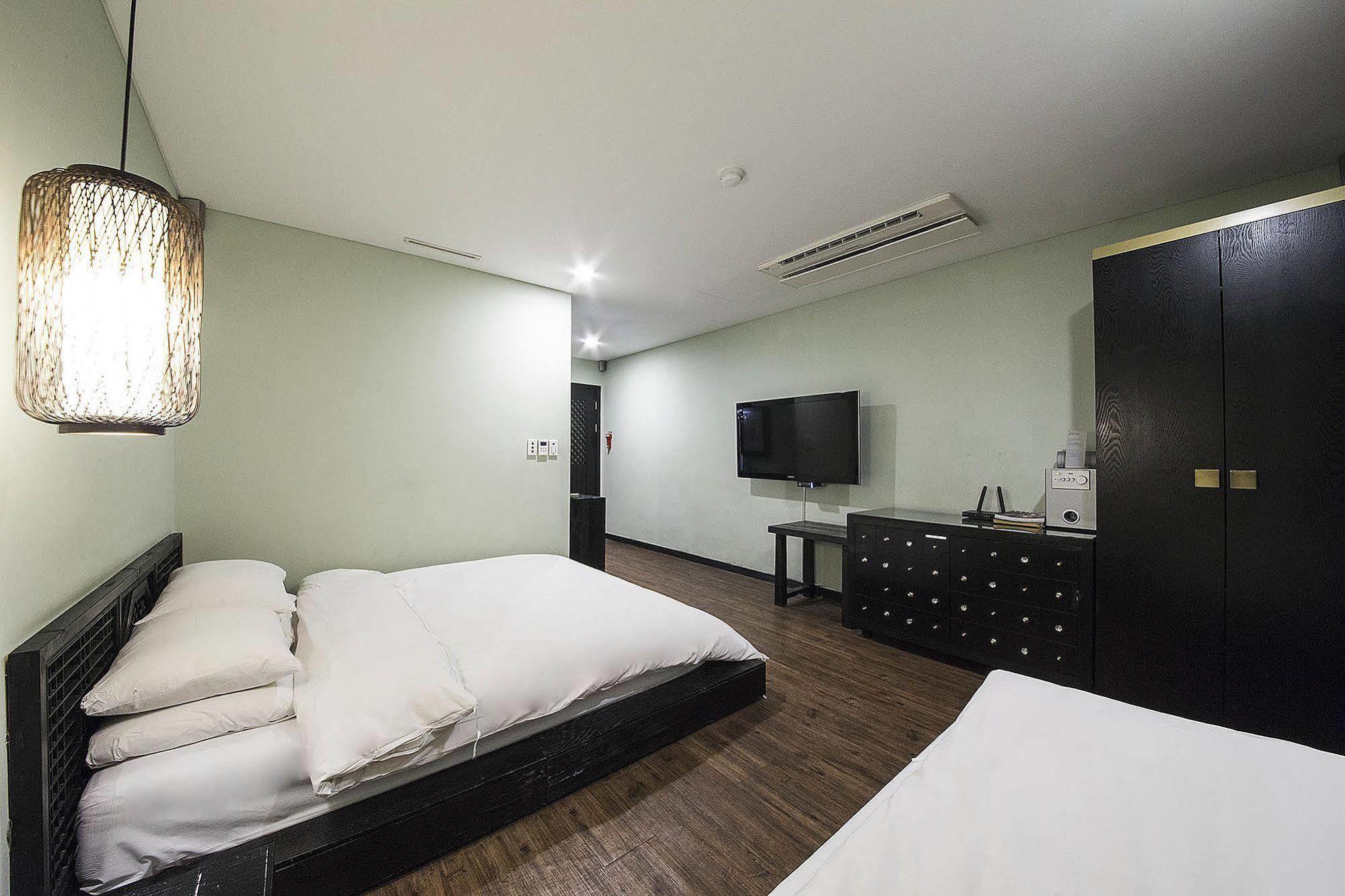Mate Hotel Seoul Gimpo Bagian luar foto