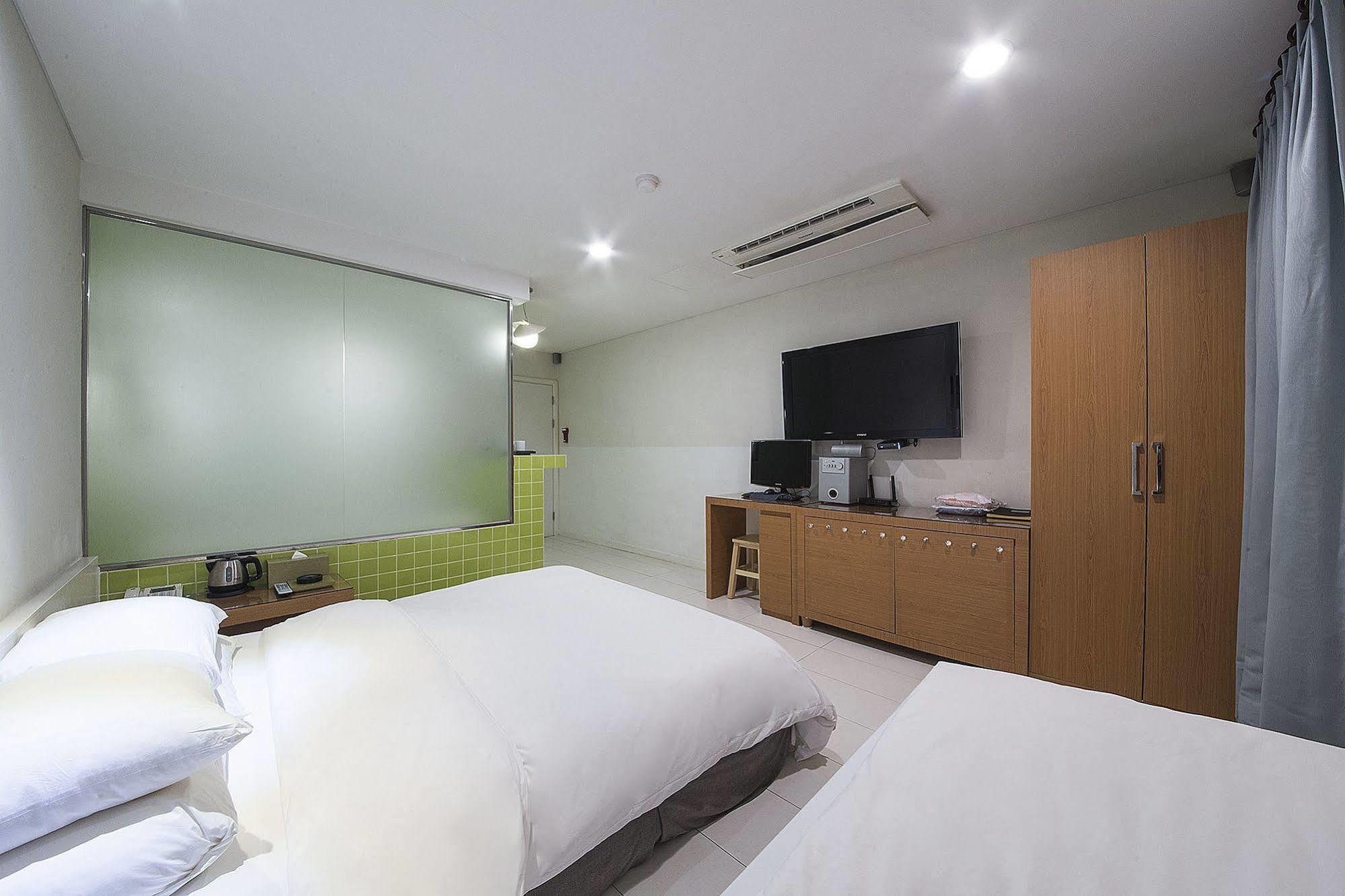 Mate Hotel Seoul Gimpo Bagian luar foto