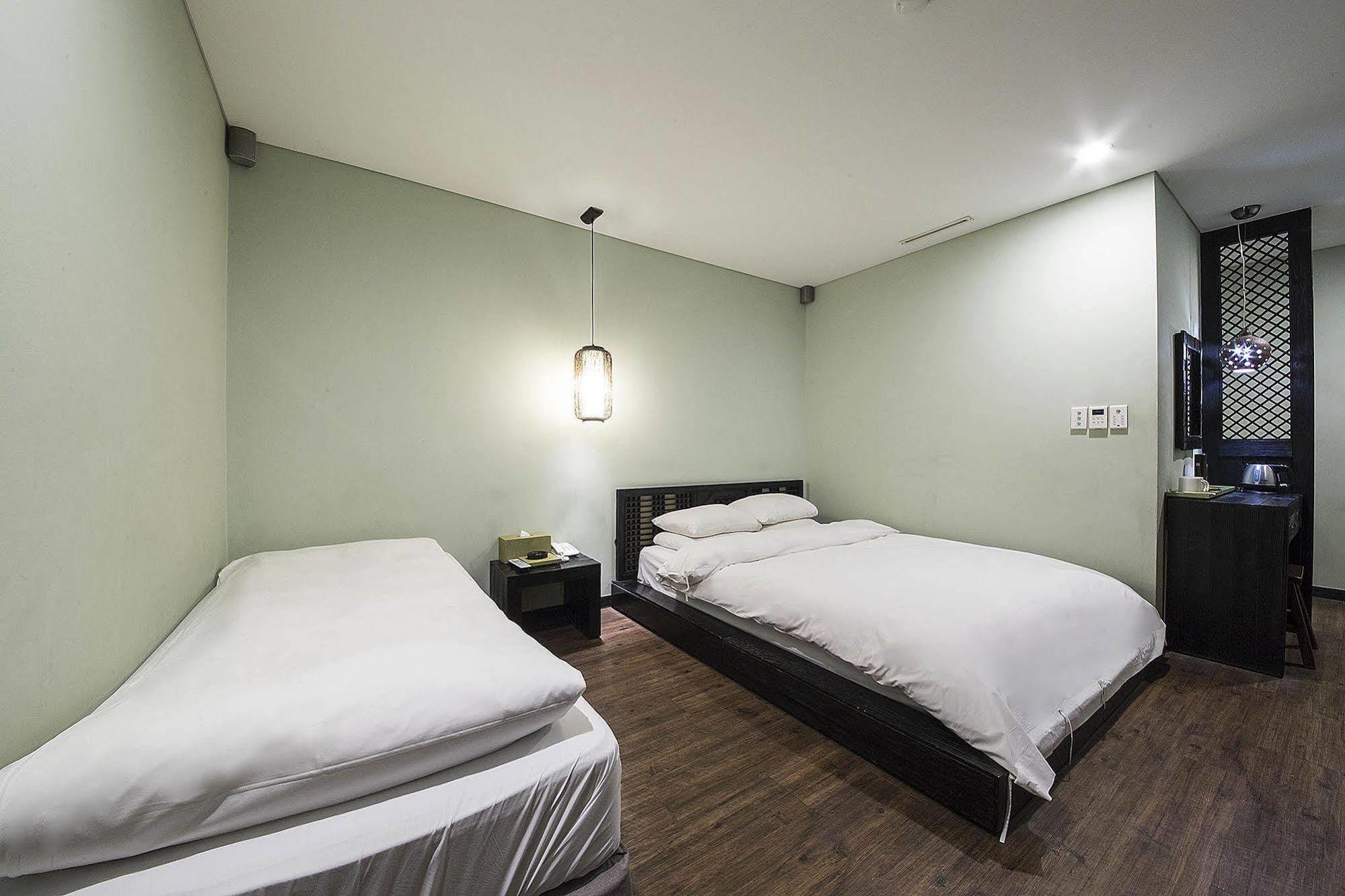 Mate Hotel Seoul Gimpo Bagian luar foto