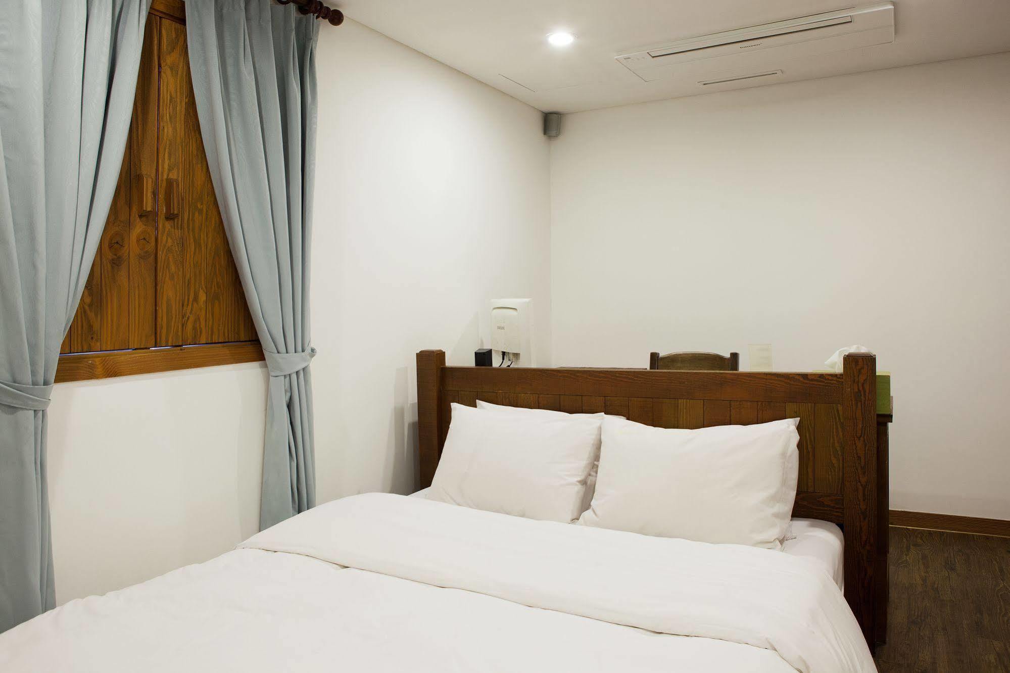 Mate Hotel Seoul Gimpo Bagian luar foto